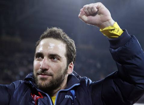 Gonzalo Higuain esulta a fine gara. Afp